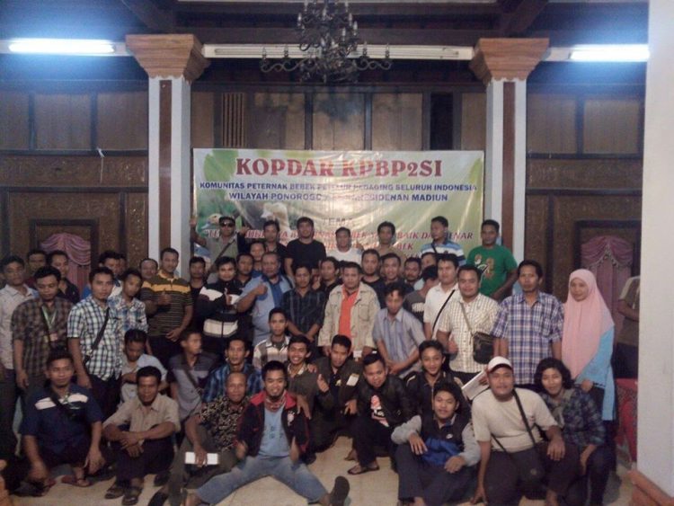 grup Facebook Komunitas Peternak Bebek Petelur & Pedaging Seluruh Indonesia (KPBP2SI) saat melakukan kopdar.