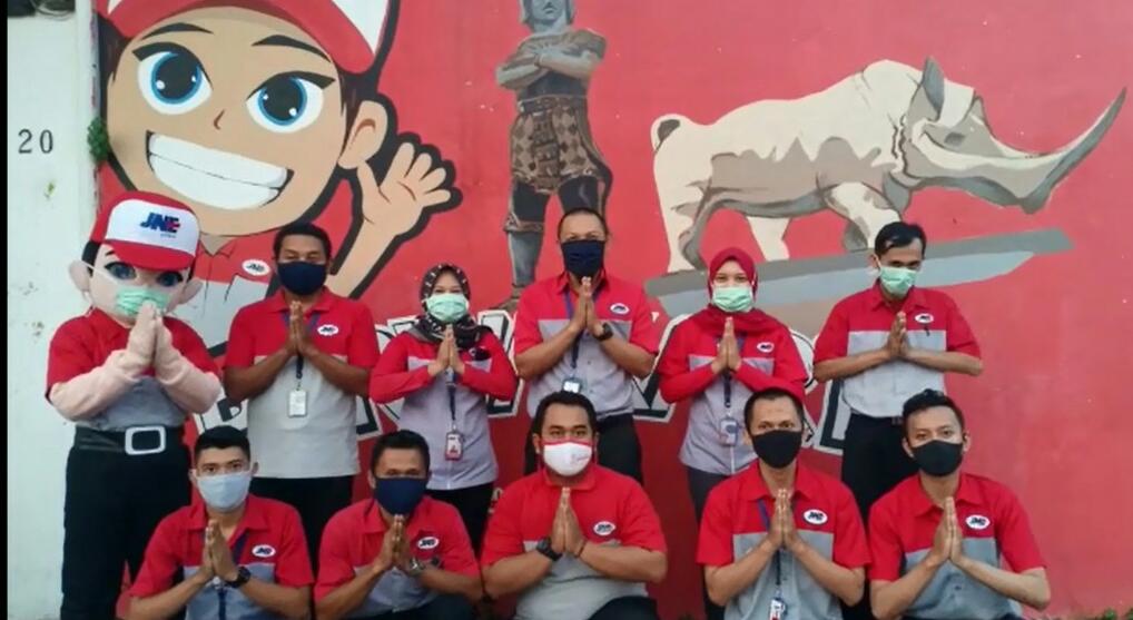 Karyawan JNE Purwakarta terus bekerja keras kejar target semester II-2020, walau pandemi Covid-19 belum berakhir