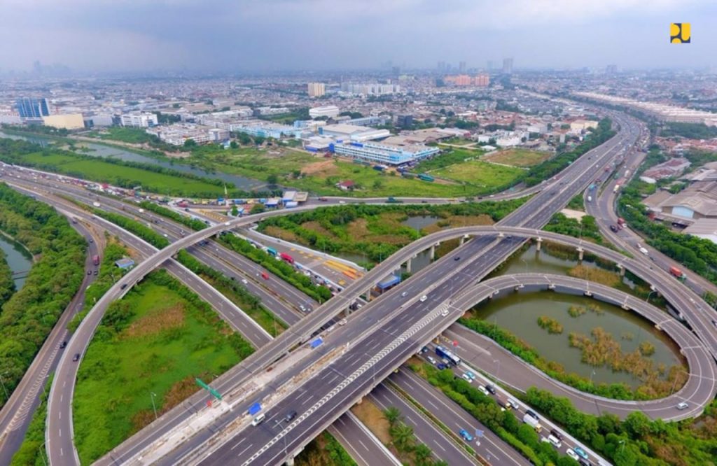 pembangunan jalan tol tekan biaya logistik kementerian pupr