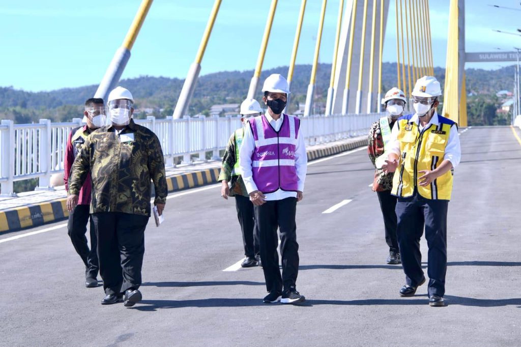 Jembatan Teluk Kendari diresmikan Jokowi