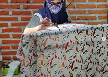 ilustrasi pengerjaan batik