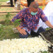 Presiden Direktur JNE, Mohamad Feriadi ketika berziarah ke makam pendiri JNE, H. Soeprapto Soeparno (26/11).