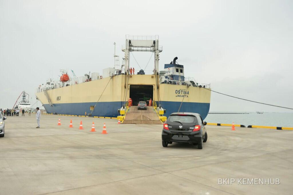 Menhhub lakukan simulasi ekspor kendaraan di Pelabuhan Patimban/ dok. Kemenhub