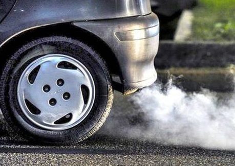 Ilustrasi emisi gas buang kendaraan