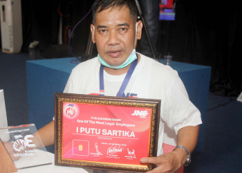 karyawan angkatan pertama di JNE