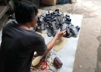 UMKM sepatu dan sendal asal Bogor yang jadi binaan Pertamina