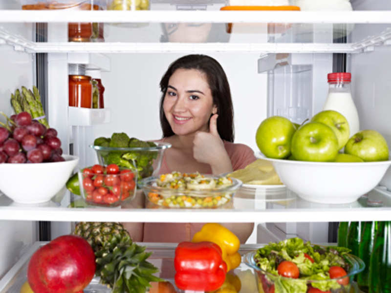 Ilustrasi menyimpan makanan di kulkas