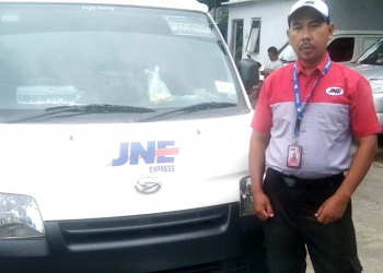Driver Nurhalim, terpilih sebagai Best Driver (kurir mobil) JNE Hub Garuda