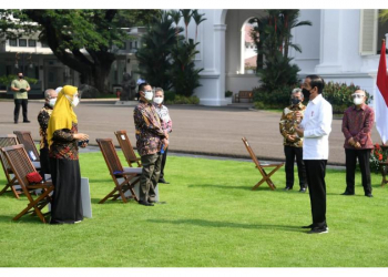 Jokowi serahkan bantuan ke usaha mikro