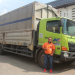 Driver Arif Syarifudin dengan truk tronton lintas Sumateranya