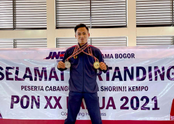 Atlit Haggies Mugara yang bertanding mewakili kontingen Jawa Barat untuk cabang olah raga Shorinji Kempo meraih medali emas untuk kategori berpasangan dan perak untuk kategori beregu