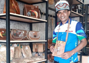 Ketua Koperasi Rimbawan Papua, Arist,  mengaku senang bisa bekerja sama dengan JNE Jayapura karena produk yang dijualnya semakin laku
