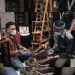 Menteri Pariwisata dan Ekonomi Kreatif Sandiaga Uno, saat mencoba produk sepatu dalam Beli Lokal Fest Bandung.