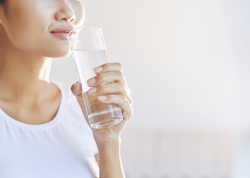 manfaat air putih minum air putih di pagi hari