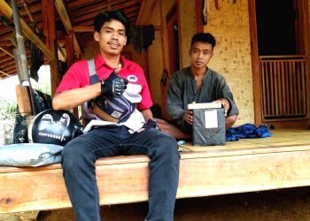 Saat ini pemduduk Baduy Luar sudah terbiasa belanja online atau menerima paket kiriman dari kenalan mereka di kota-kota seperti Jakarta dan sekitarnya.