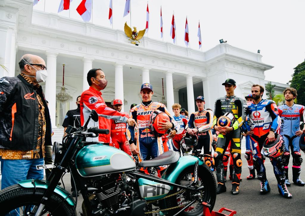 Jokowi pamer motor kustom umkm