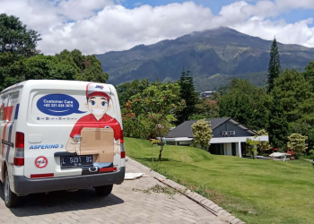 Kawasan hutan dan pegunungan tidak menjadi penghalang bagi driver Rudi Jayanto untuk delivery paket.