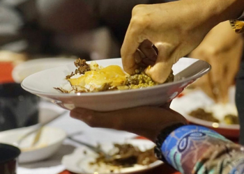 tradisi makan bersama masyarakat Indonesia saat lebaran