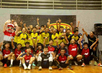 Cosmo JNE FC main bareng fans