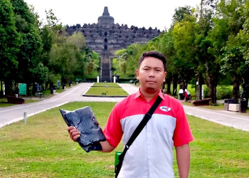 kurir jne di candi borobudur