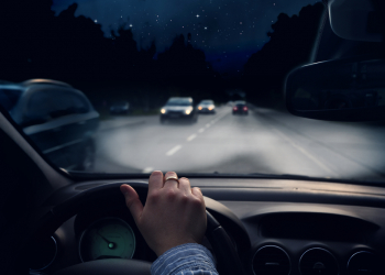 tips berkendara malam hari nyetir mobil malam hari