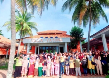 kegiatan bakti sosial di Villa Yatuna, Pantai Anyer