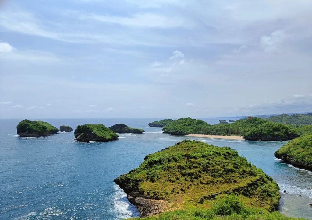 Initip Pesona Pantai Kasap Yang Disebut Sebagai Raja Ampat Pacitan