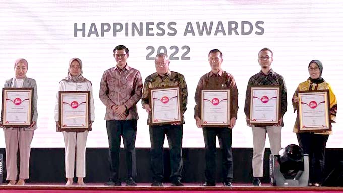 JNE raih happiness award dari Rumah Zakat