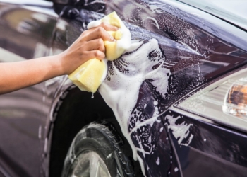 ilustrasi gambar kiat mencuci mobil sendiri