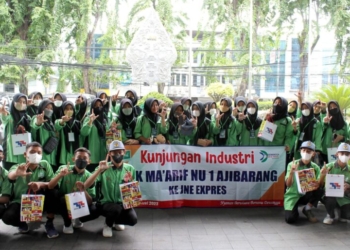 Kunjungan Industri anak-anak SMK di JNE