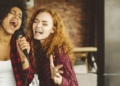 100 Rekomendasi Lagu Karaoke yang Asyik Dinyanyikan bareng Teman-Teman
