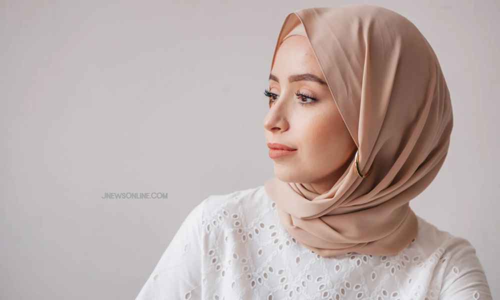 Tutorial Hijab Segiempat Simpel dan Cantik untuk Sehari-hari