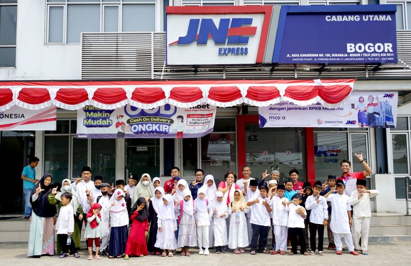 JNE Bogor merayakan kemerdekaan bareng anak yatim