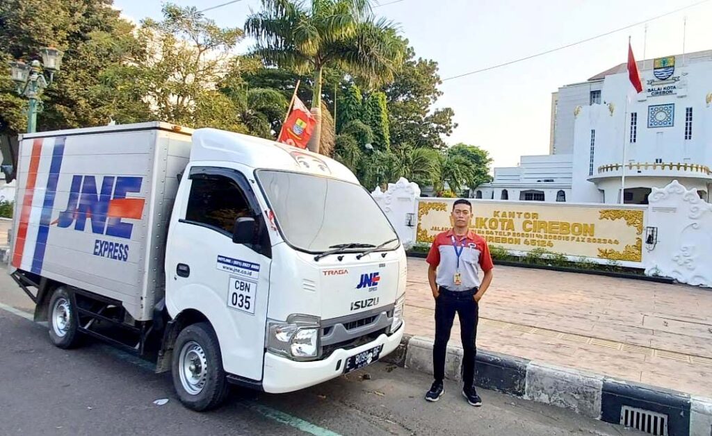 Sosok kurir teladan dari kota cirebon