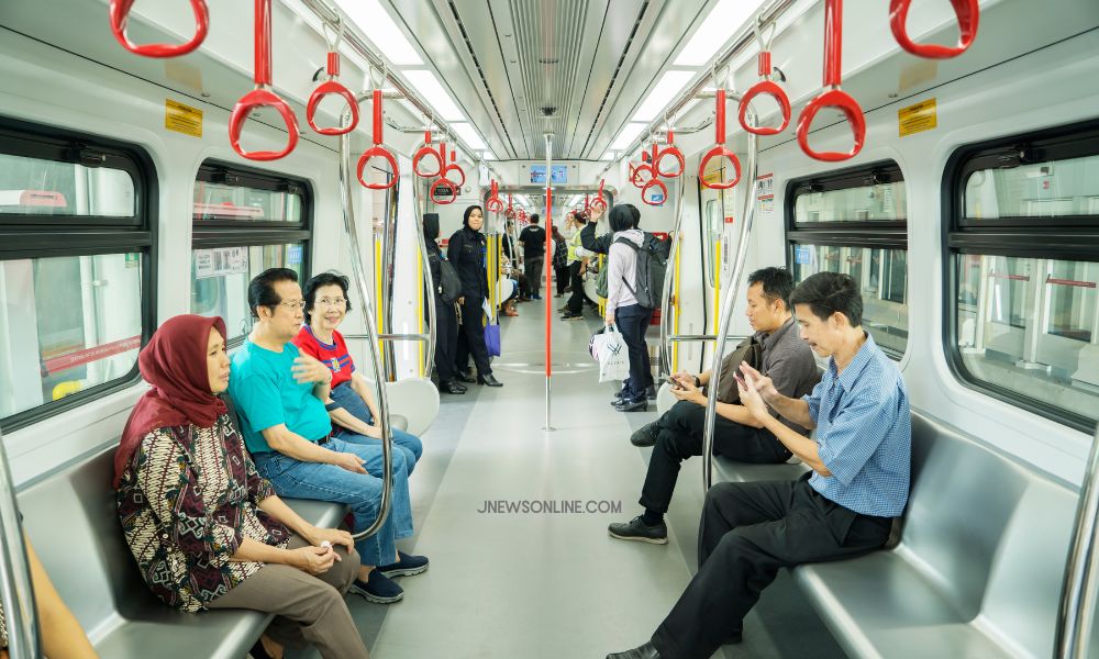 LRT Jabodebek: Sejarah, Rute, Manfaat, dan Tip bagi Penumpang Transportasi Publik