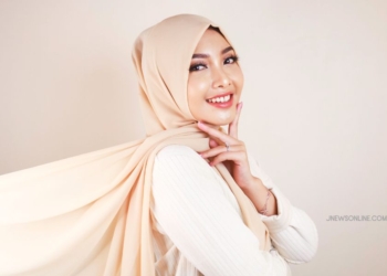 Tutorial Hijab Pashmina ala Selebriti