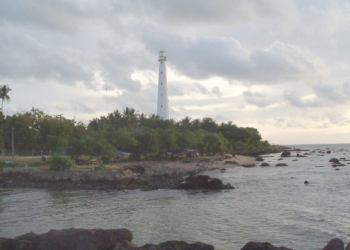 mercusuar di pantai anyer