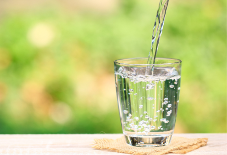 minum air putih hangat di pagi hari sangat bermanfaat bagi kesehatan tubuh