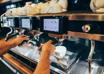 Mesin Pembuat Kopi untuk Bisnis Kafe: Apa yang Harus Diperhatikan
