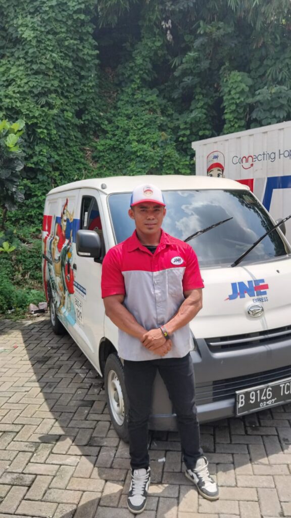 karyawan jne bogor yang juga binaragawan berprestasi