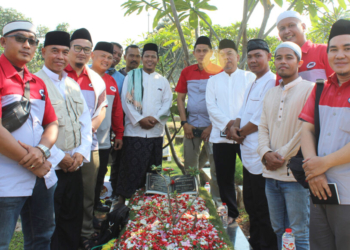 ziarah ke makam pendiri jne