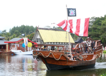 Suasana Floting Market yang kembali menyedot wisatawan untuk berkunjung.