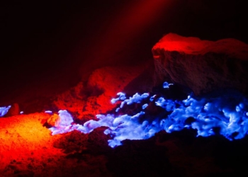 Kawah Ijen dan Eksplorasi Blue Fire yang Hanya Ada Dua di Dunia