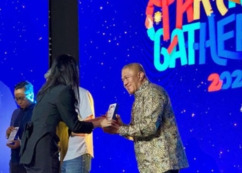 jne terima penghargaan best logistic partner dari blibli