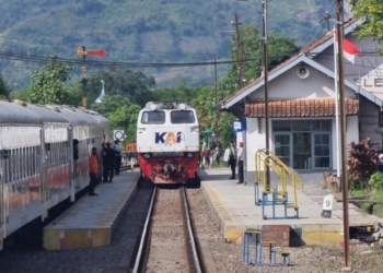 10 stasiun kereta api yang terletak di dataran tinggi