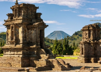 Mengunjungi Candi Dieng