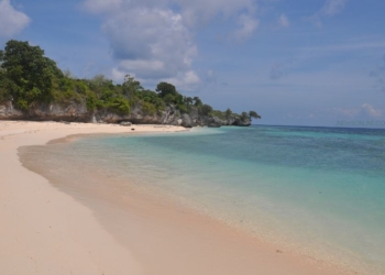 13 Pantai Pasir Putih di Indonesia yang Wajib Masuk Daftar Kunjungan