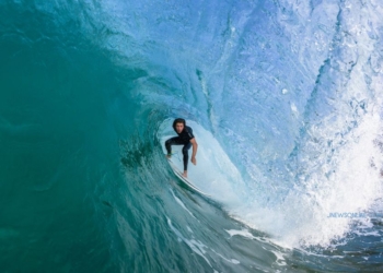 Surfing di Pantai Plengkung: Mengapa Disebut 'G-Land'?