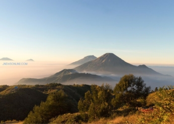 Panduan Mendaki Gunung Prau: Rute, Persiapan, dan Tip Aman