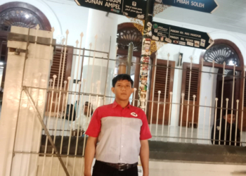 edi mulyono, pengantar paket JNE di kawasan sunan ampel, surabaya